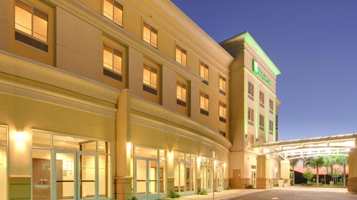 Holiday Inn Hotel & Suites Bakersfield North