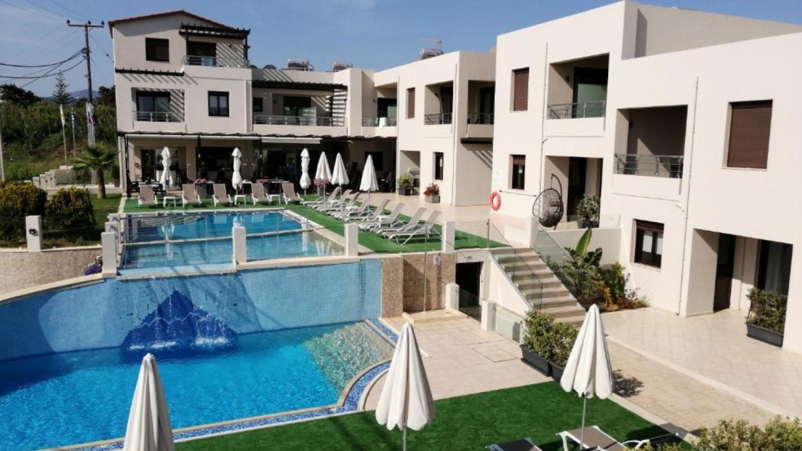 Carisa Suites And Apartments