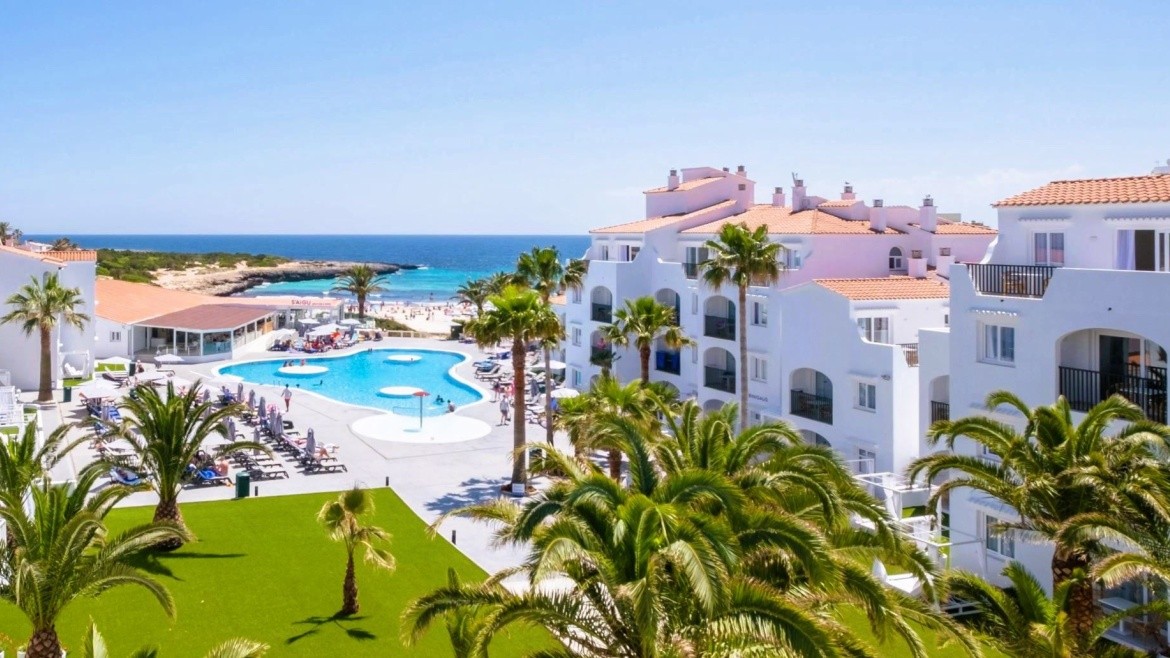 Fergus Carema Beach Menorca