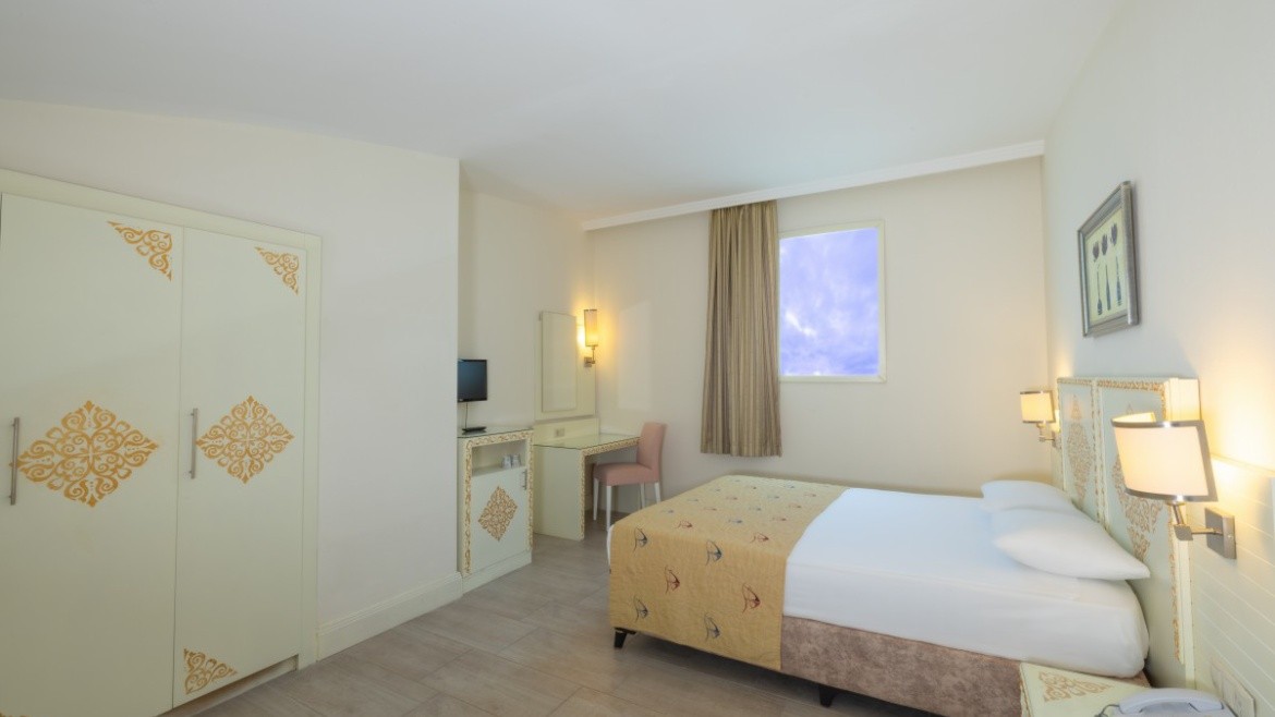 Crystal Admiral Aqua Collection