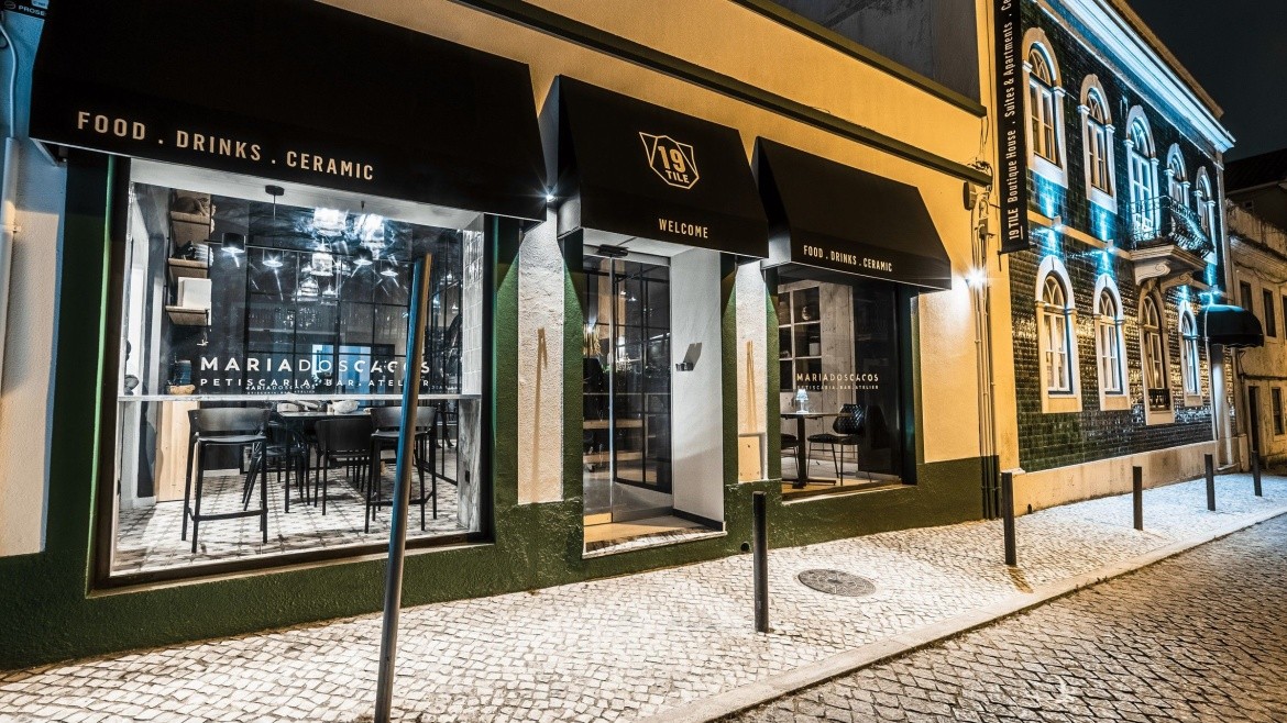 19 Tile  (Caldas da Rainha)