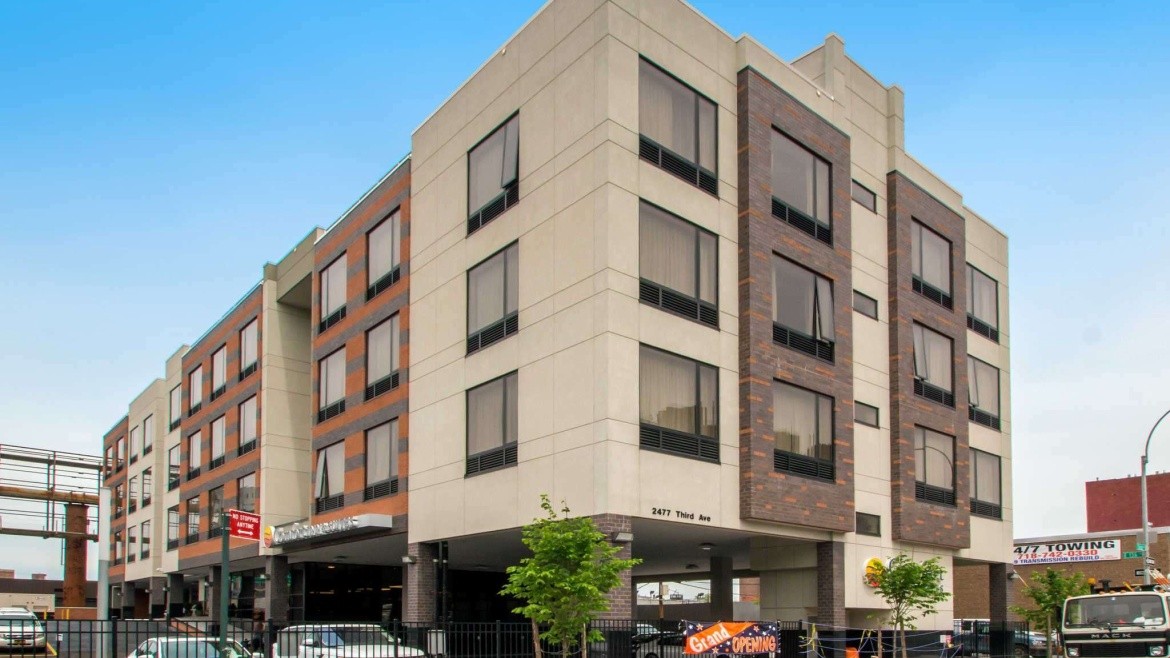 Comfort Inn & Suites near Stadium (New York City)