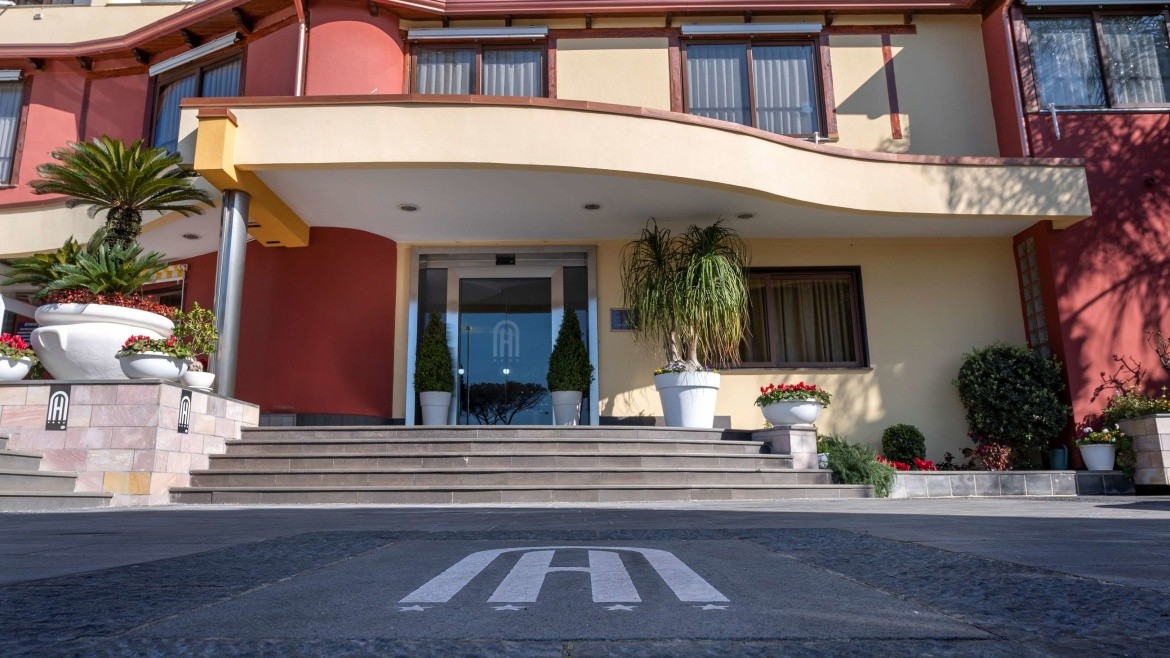 Hotel Agora' (Lago Patria)