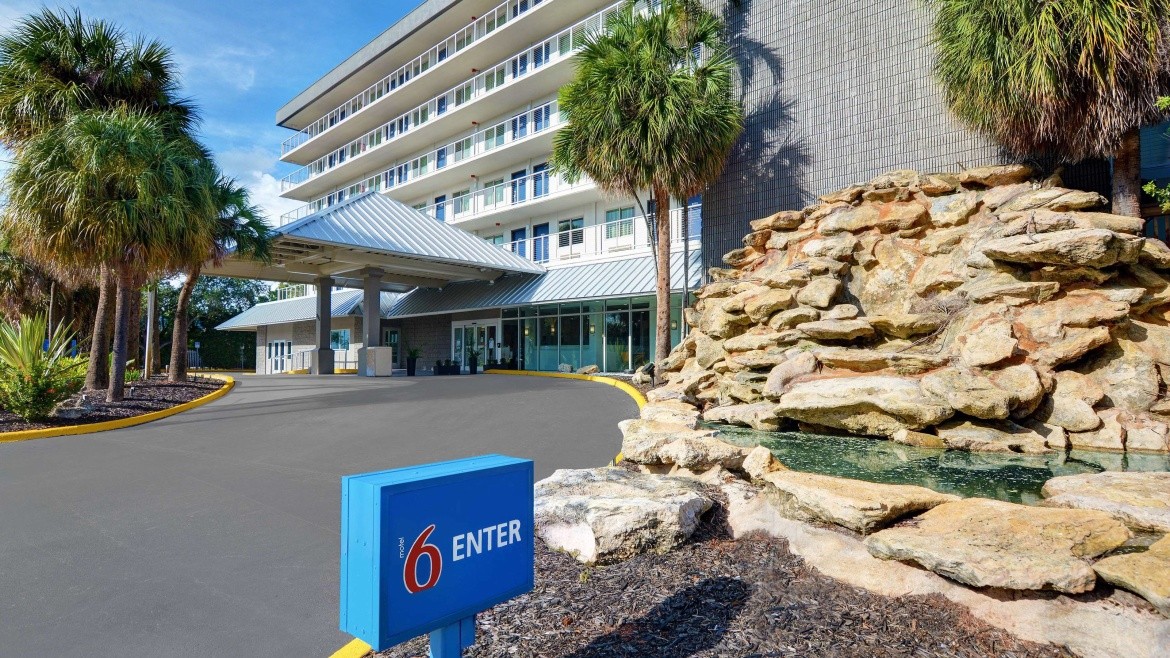 Motel 6 Cutler Bay