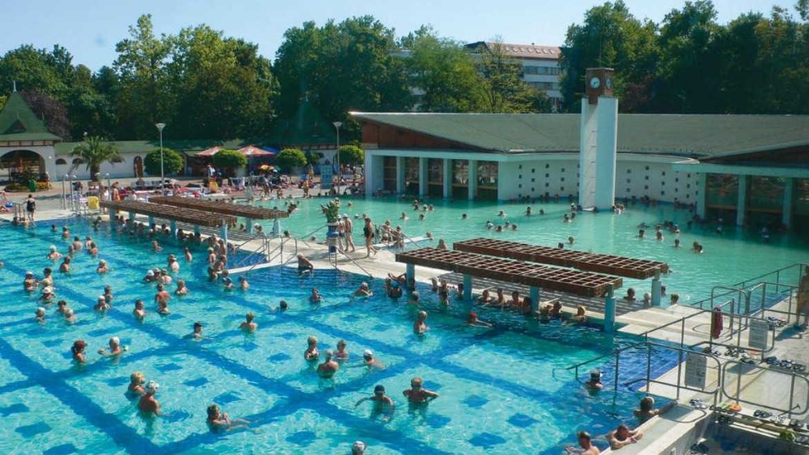 Hotel Forrás