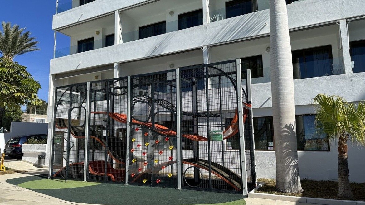 Pearly Grey Ocean Club