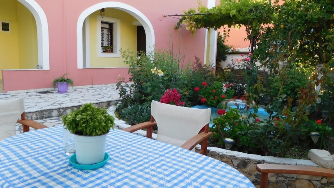 Antigonis Apartments