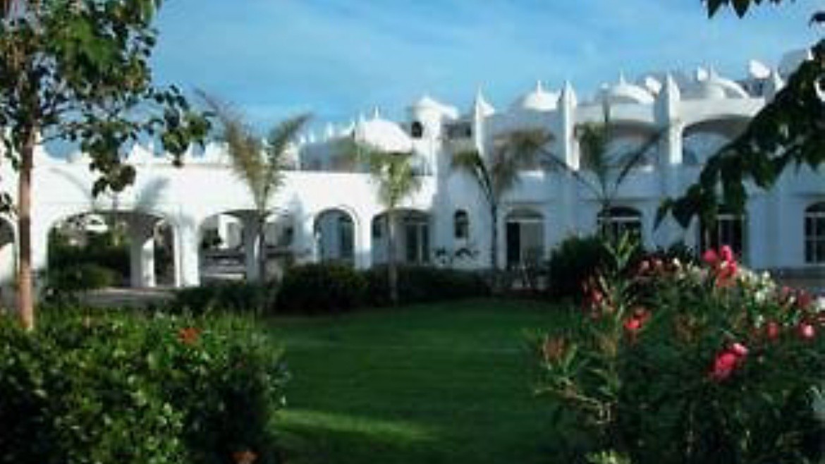 Amphitrite Palace Beach & Convention Centre