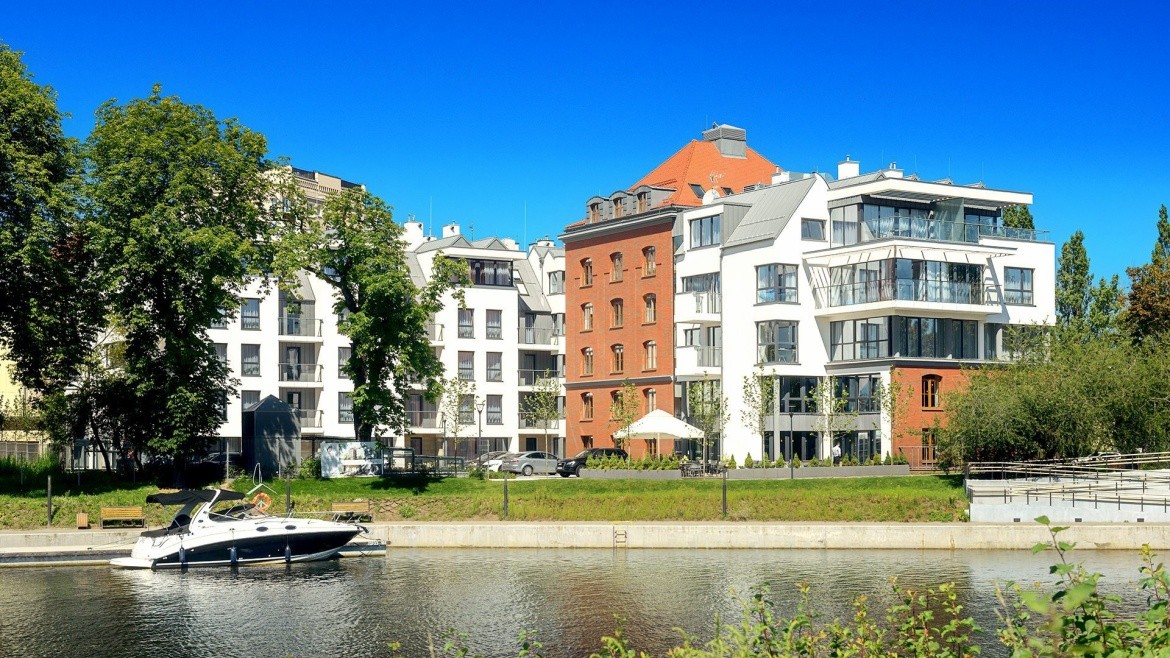 Almond Business & SPA