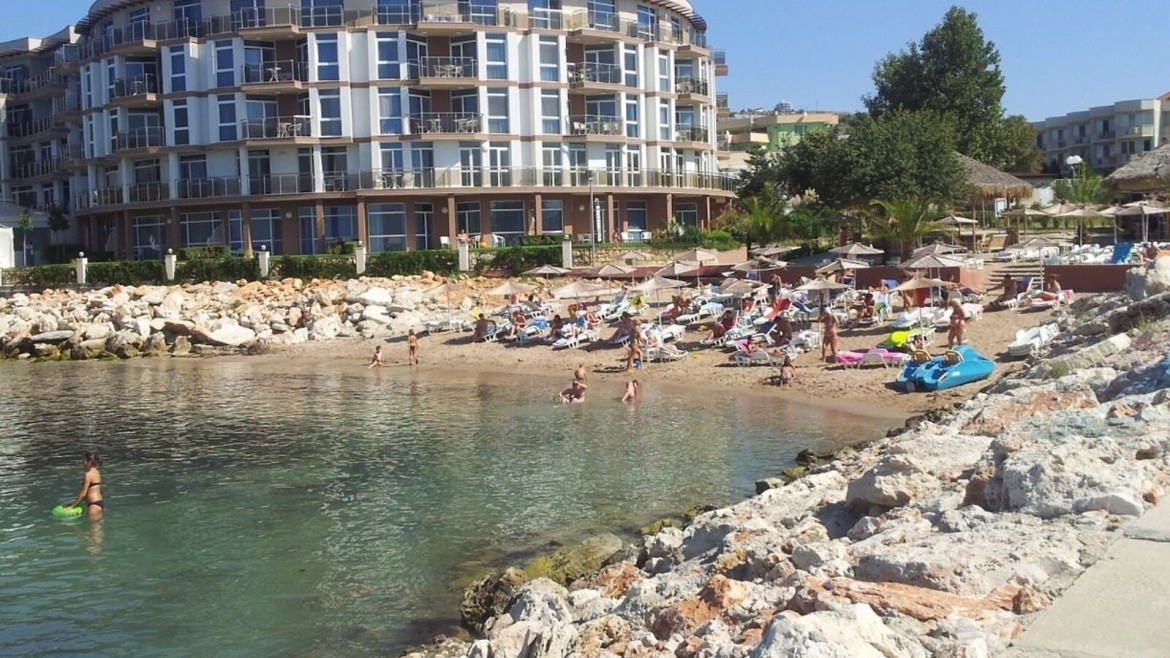 Royal Bay (Kavarna)