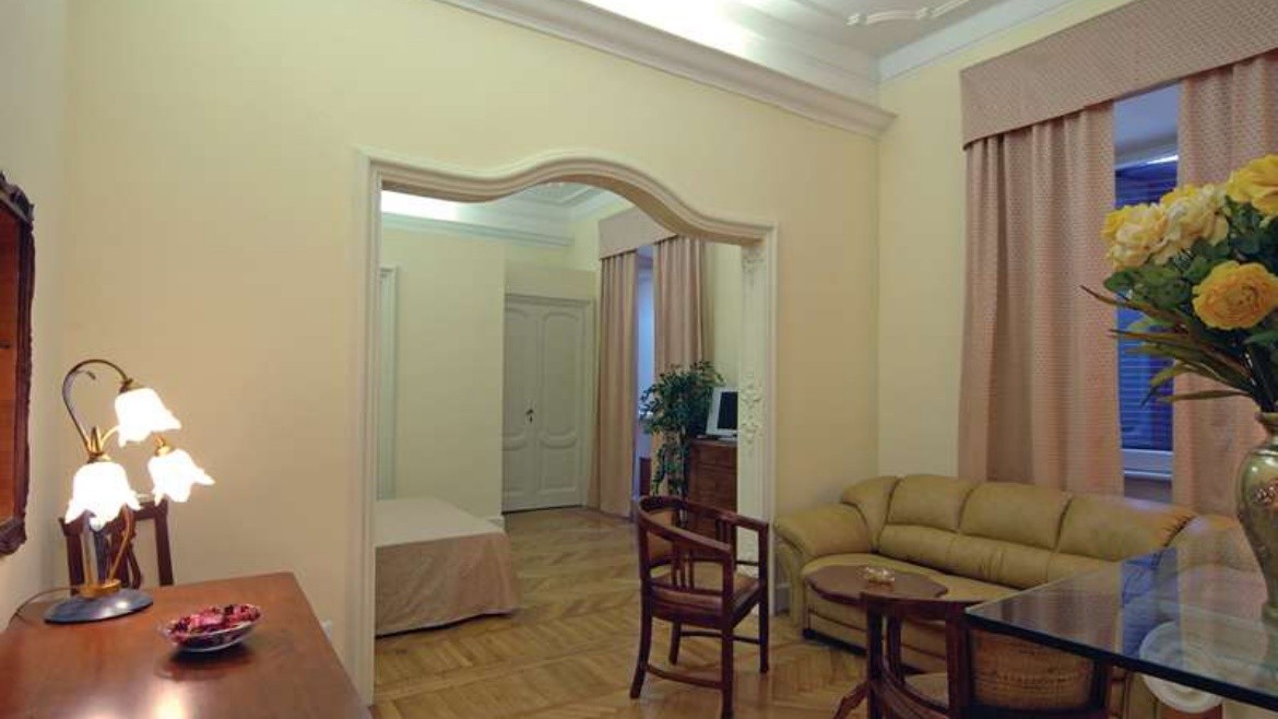 Golden Tulip Piram
