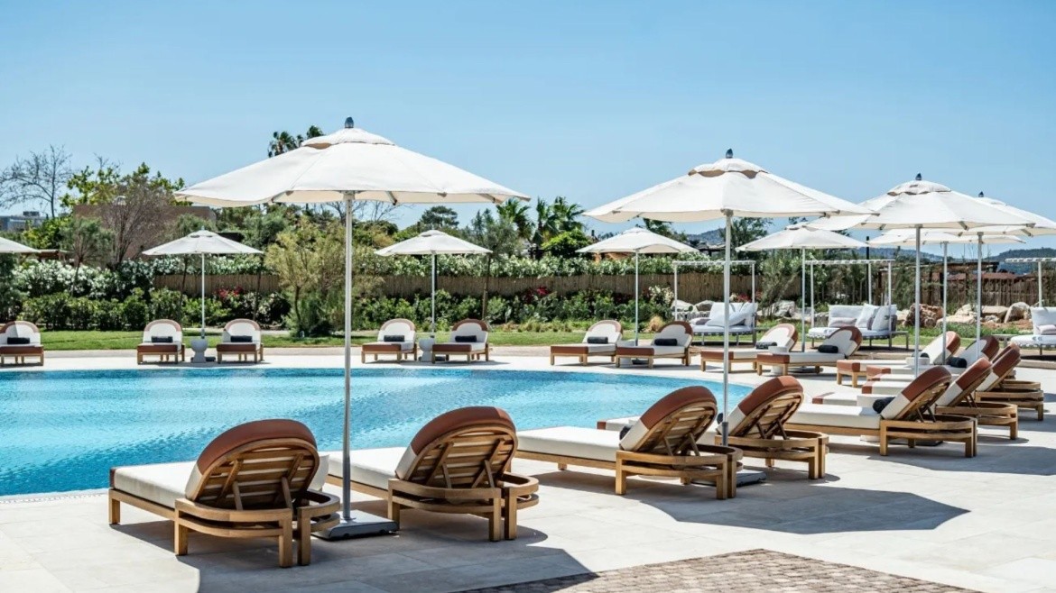 91 Athens Riviera, The Resort