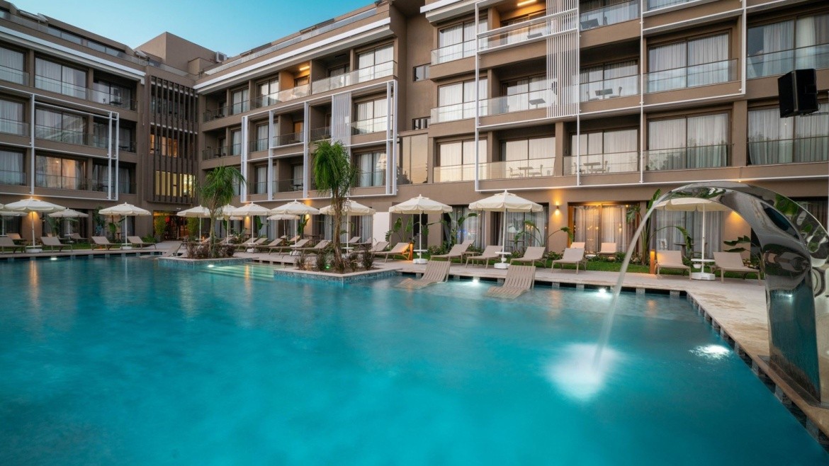 Prive Suite Side & Spa