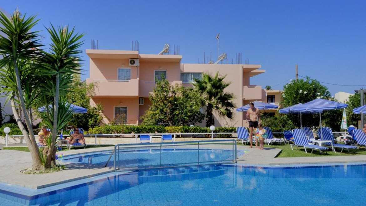 Alexandros studia a apartmány