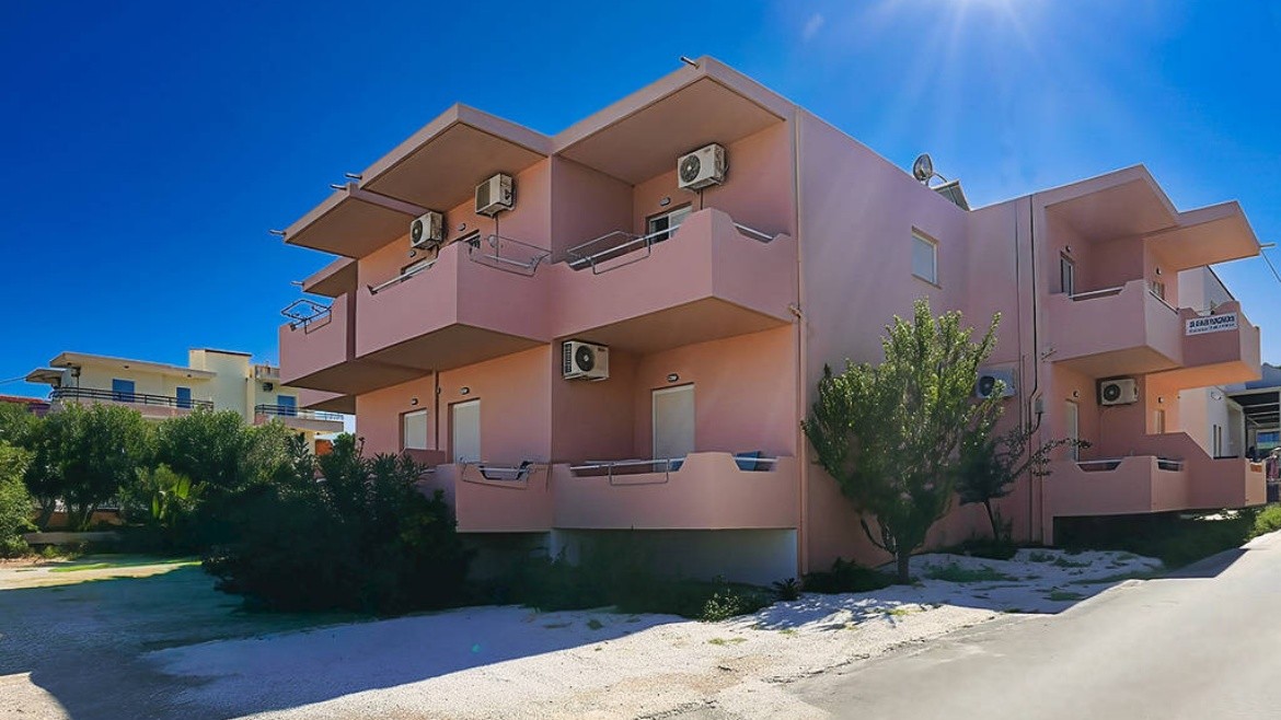 Alexandros studia a apartmány