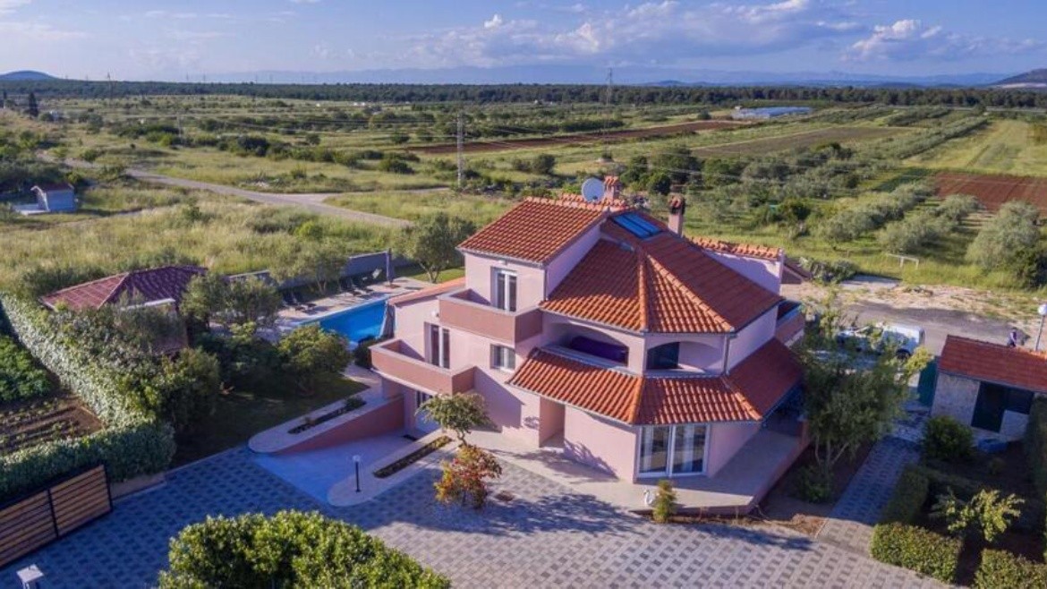Villa Caper
