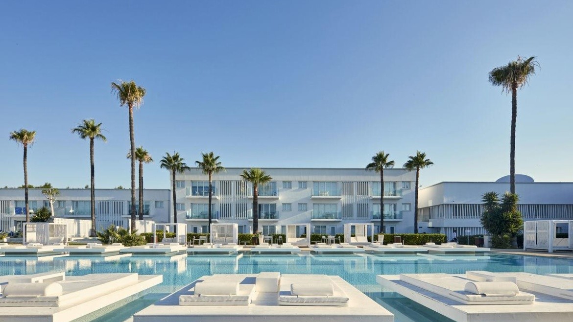 So Nice & So White Beach Resort