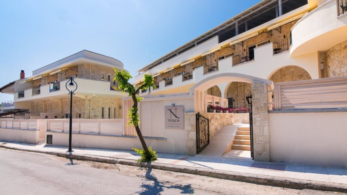 Neikos Luxury Suites