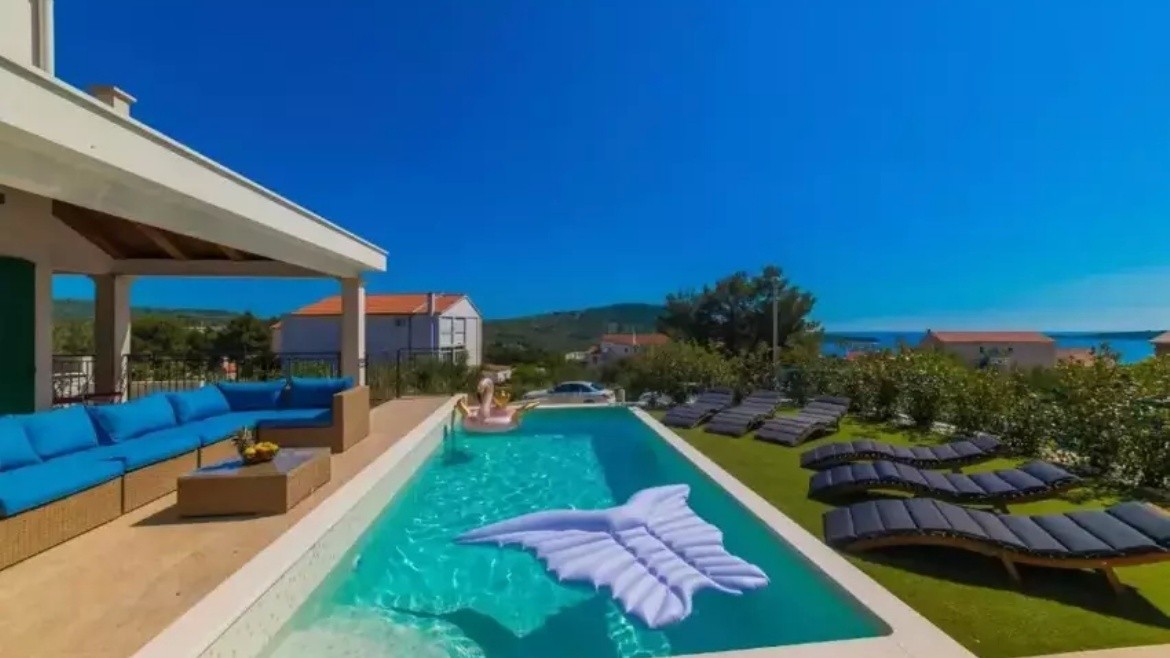 Villa East