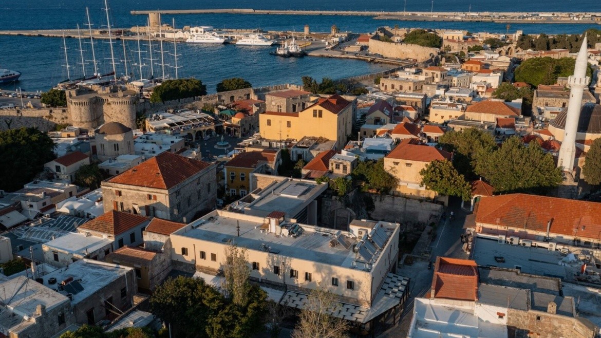 10Gr Boutique Hotel & Wine Bar