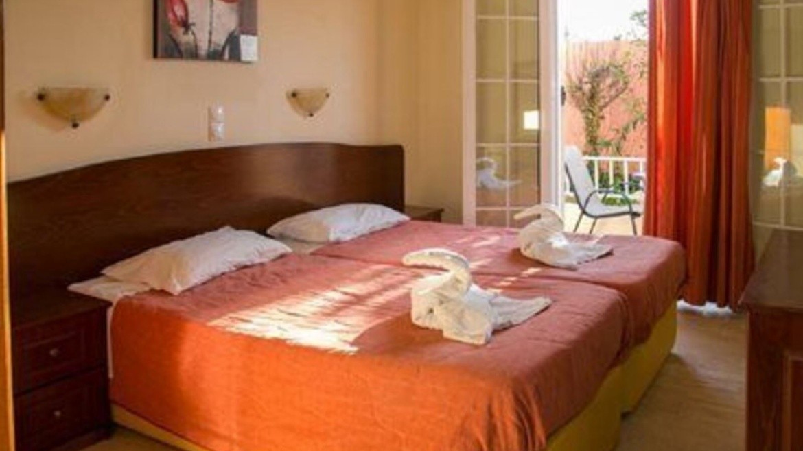 Kouros Apartments