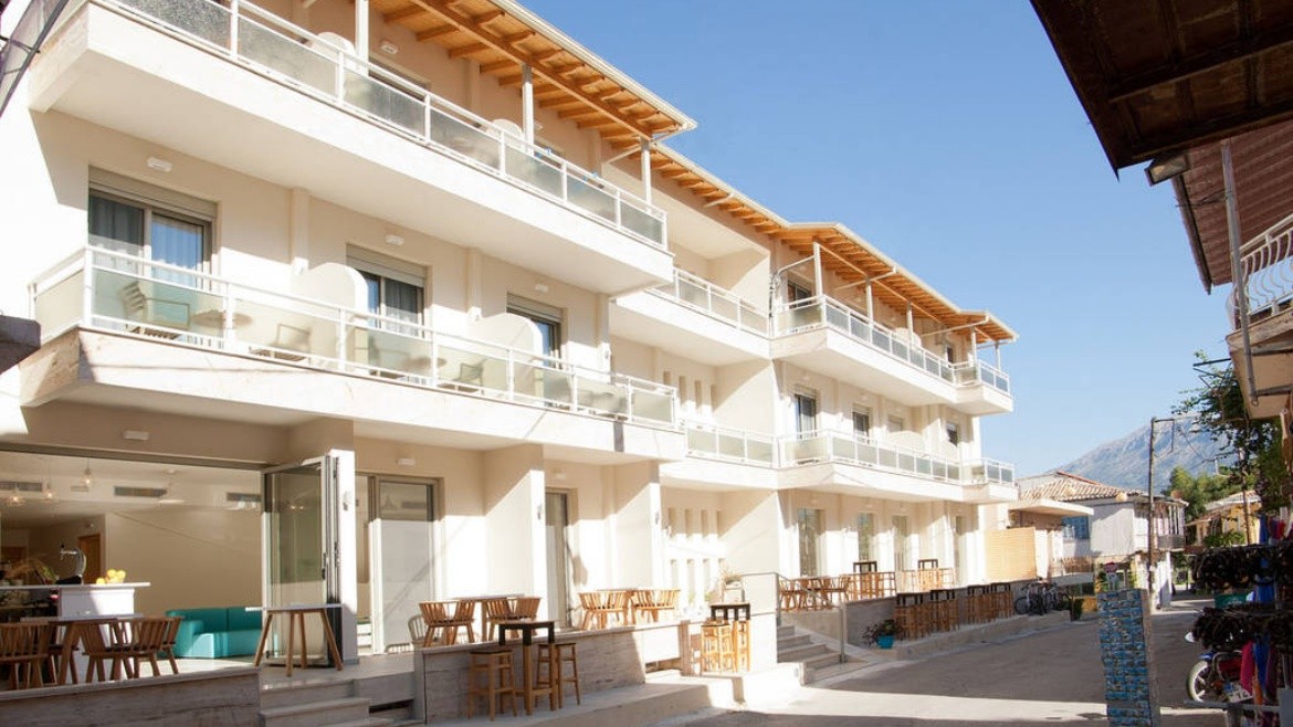 Grand Theoni Aparthotel & Spa