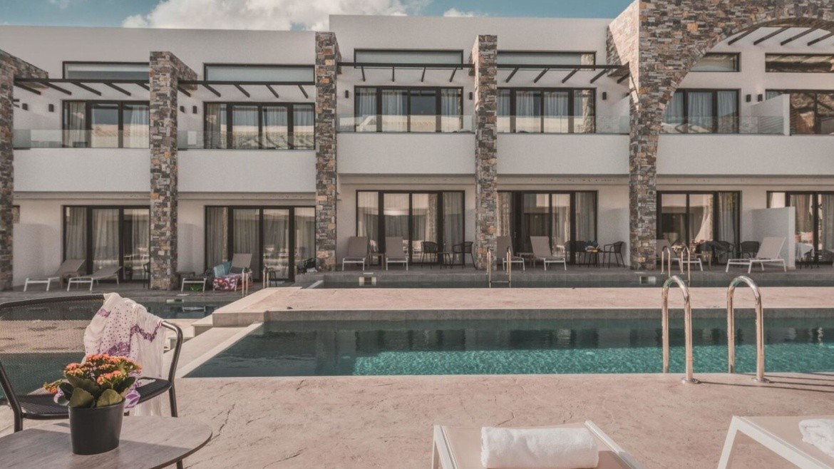 Cavo Suites