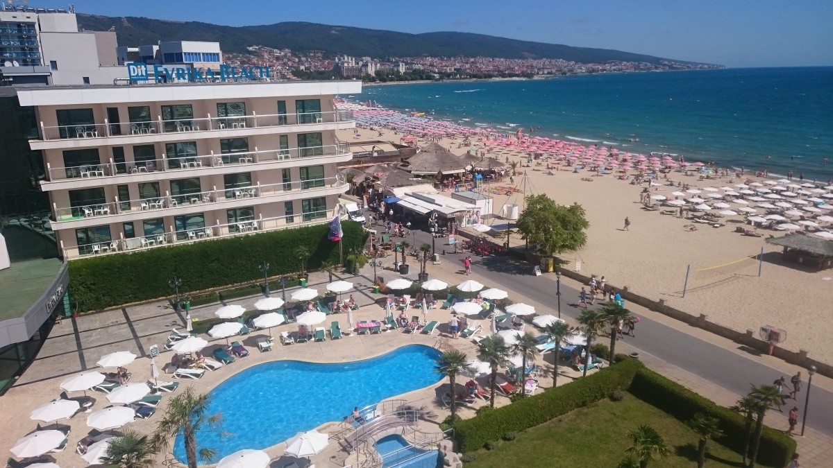 evrika beach club hotel vélemények contact