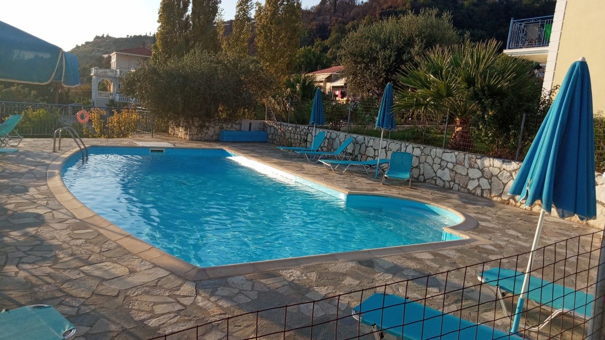 Hotel Milos stúdió - Lourdata