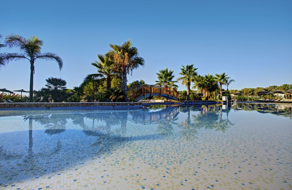 Club Magic Life Cala Pada Tui