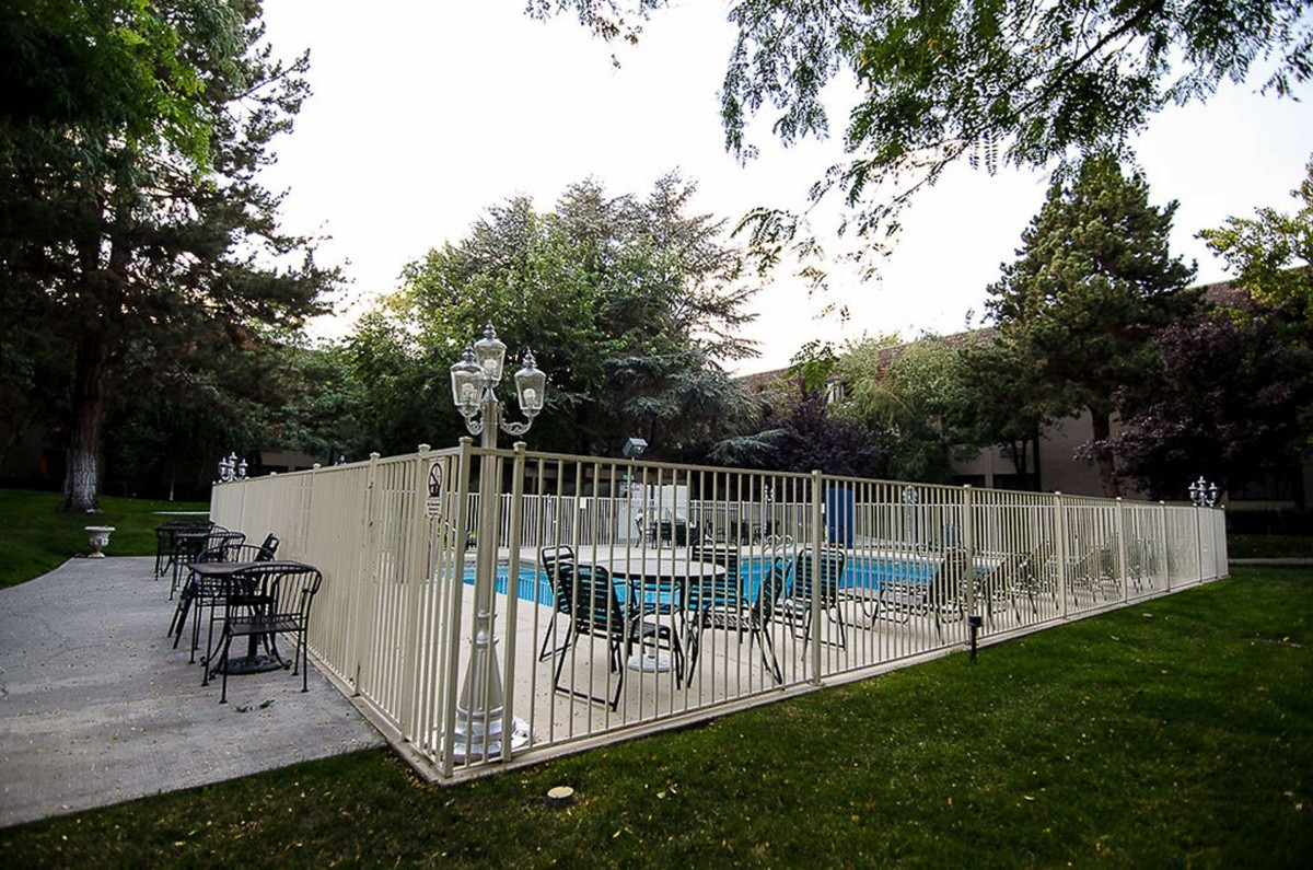 Hotel SureStay Plusby Best Western Reno Airport - Nevada