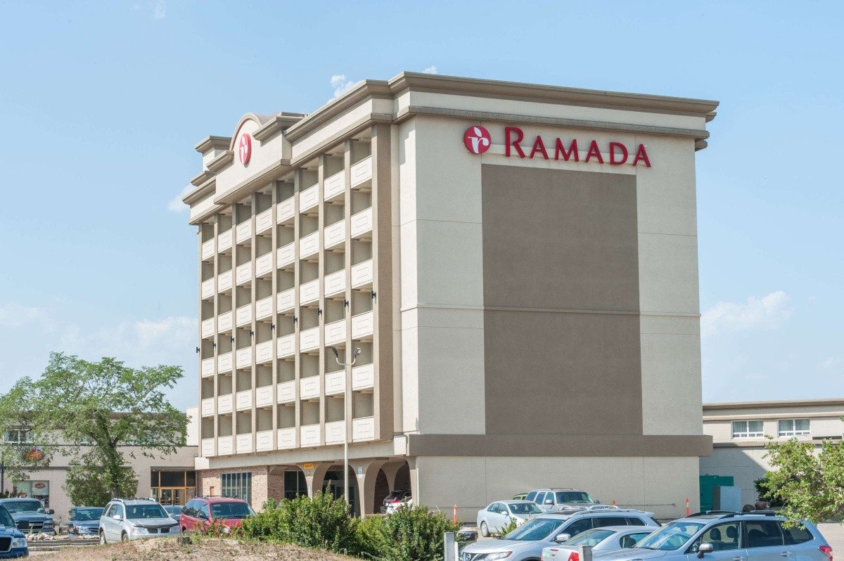 Hotel Ramada Inn & Water Park Edmonton South