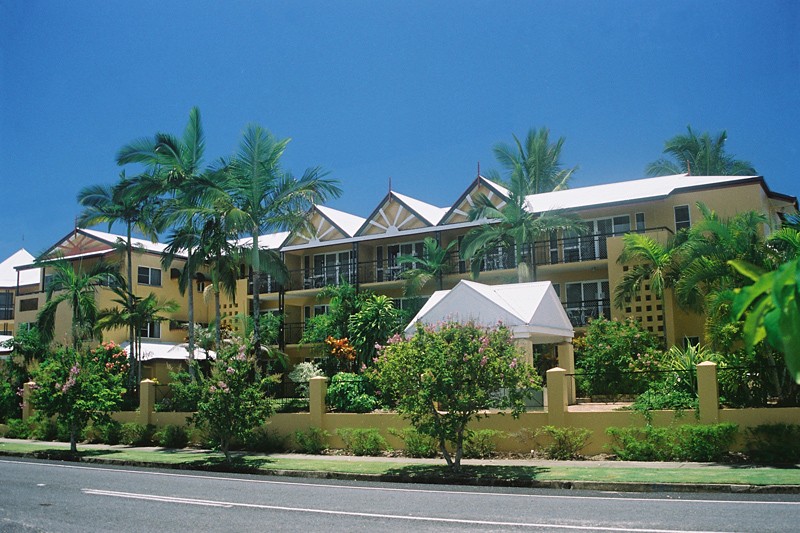 Hotel Cairns Queenslander Hotel & Apartments - Cairns