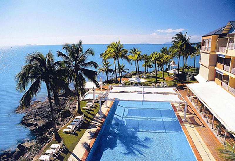 Hotel Coral Sea Marina Resort