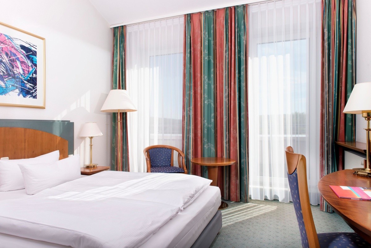 Hotel Ramada by Wyndham Weimar - Weimar