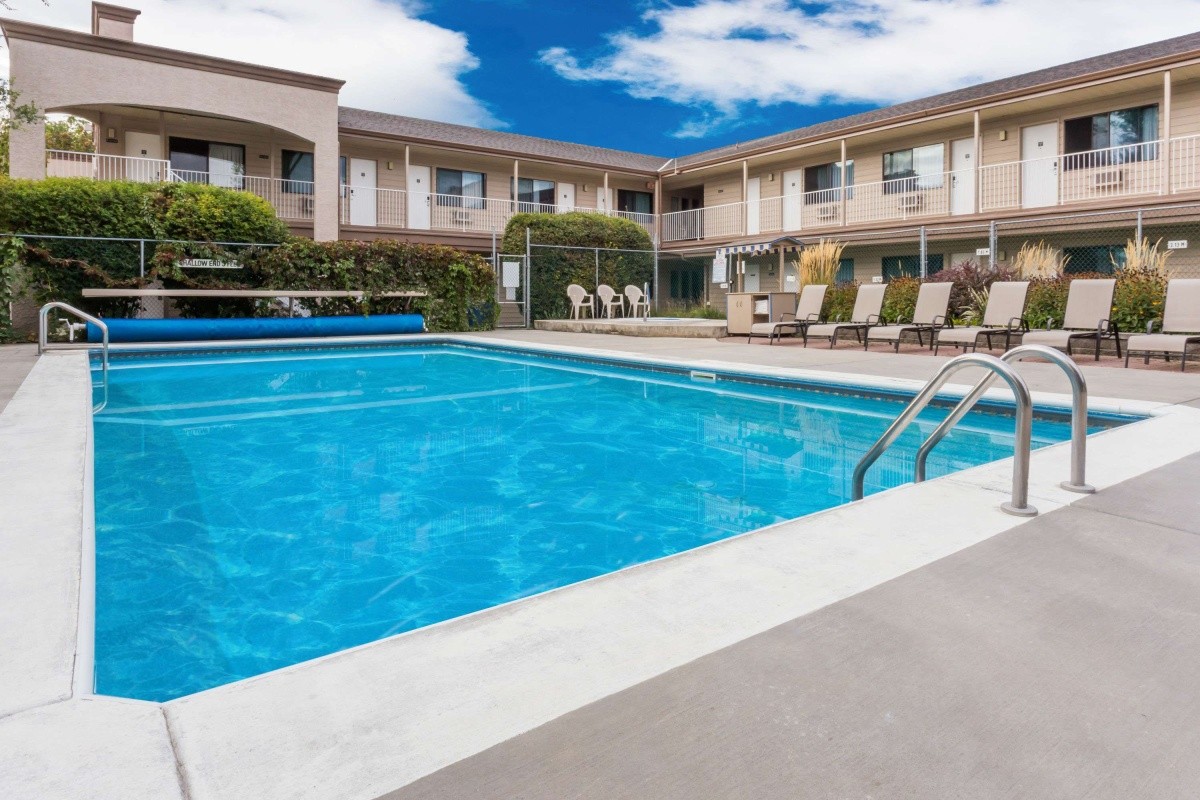 Hotel Super 8 by Wyndham Kelowna BC