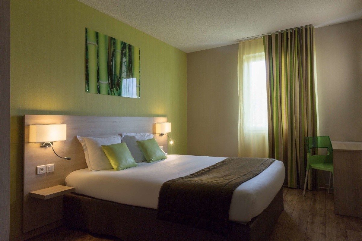Hotel The Originals des Lys Dreux