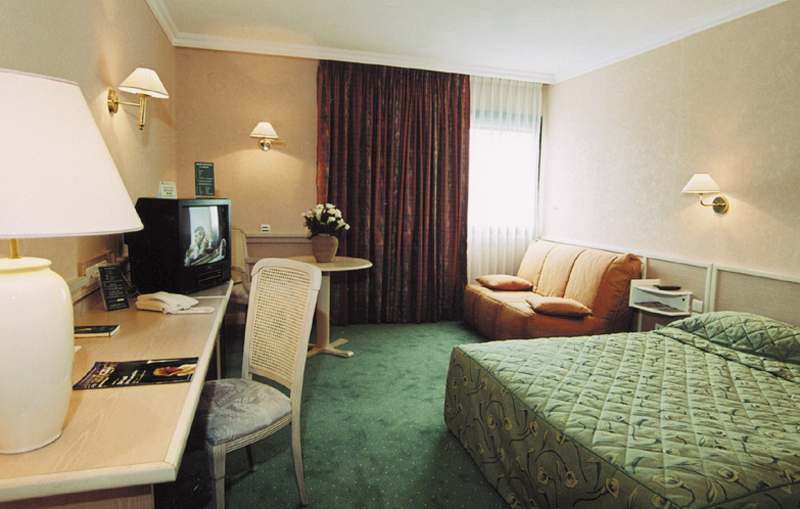 Hotel Porte de l'ain rest. Le Relais de Genève (Saint-Maurice-de-Beynost)