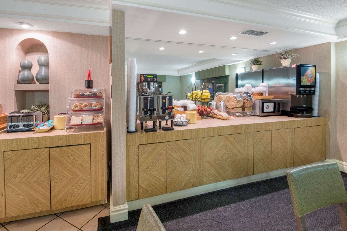 hotel-la-quinta-san-antonio-market-square-usa-5-565-k-invia