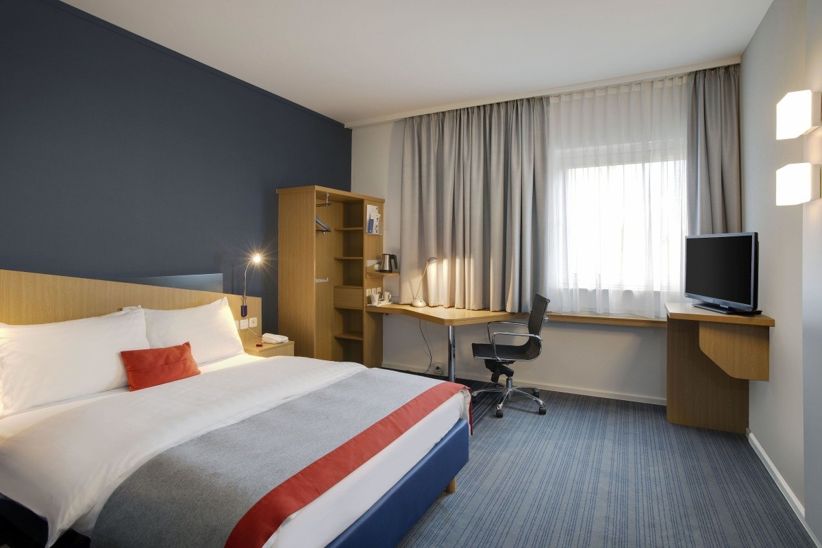 Holiday Inn Express Frankfurt Airport Park Sleep & Fly www.invia.cz