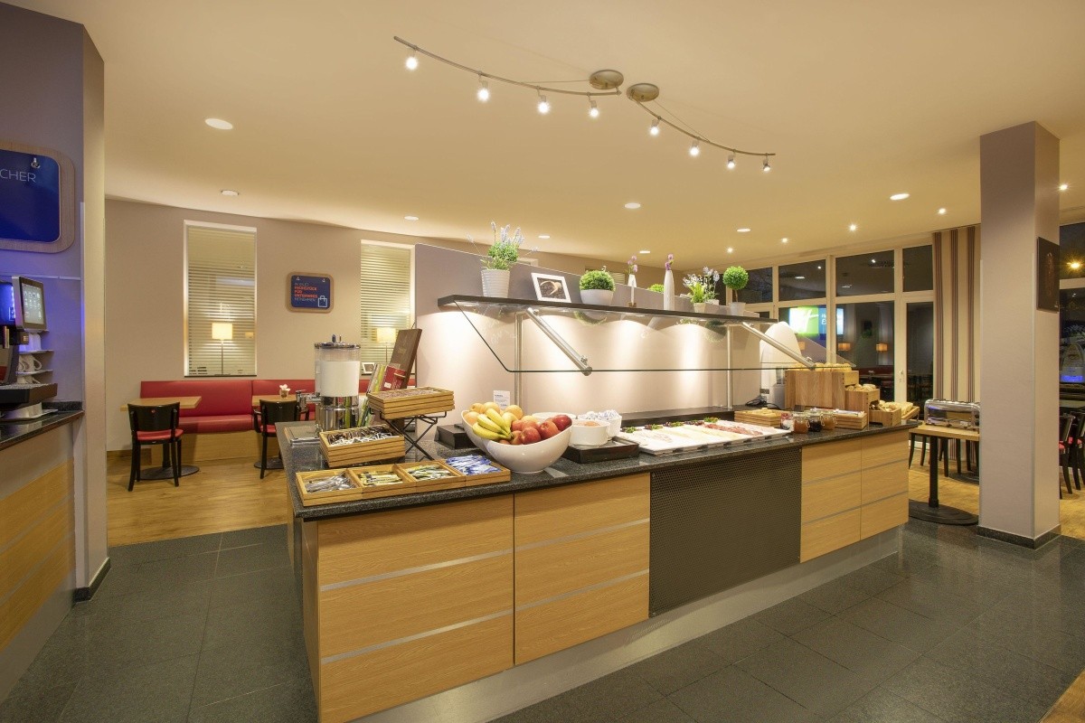 Holiday Inn Express Frankfurt Airport Park Sleep & Fly www.invia.cz