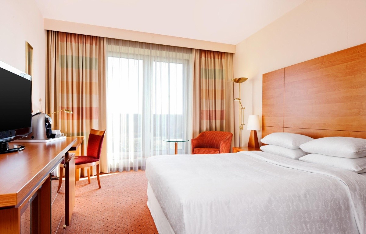 Sheraton Düsseldorf Airport Hotel Park Sleep Fly www.invia.cz