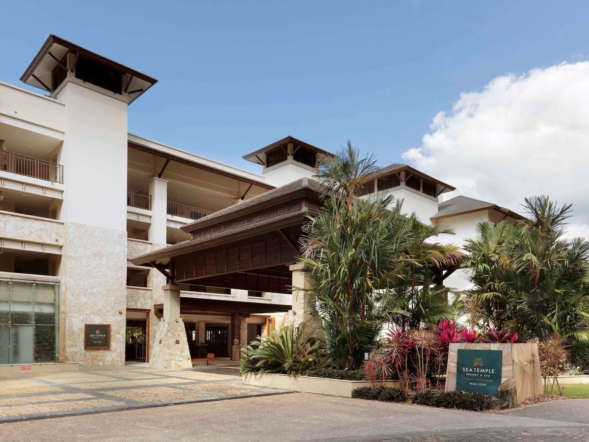 Hotel Pullman Palm Cove Sea Temple Resort and Spa Hotel