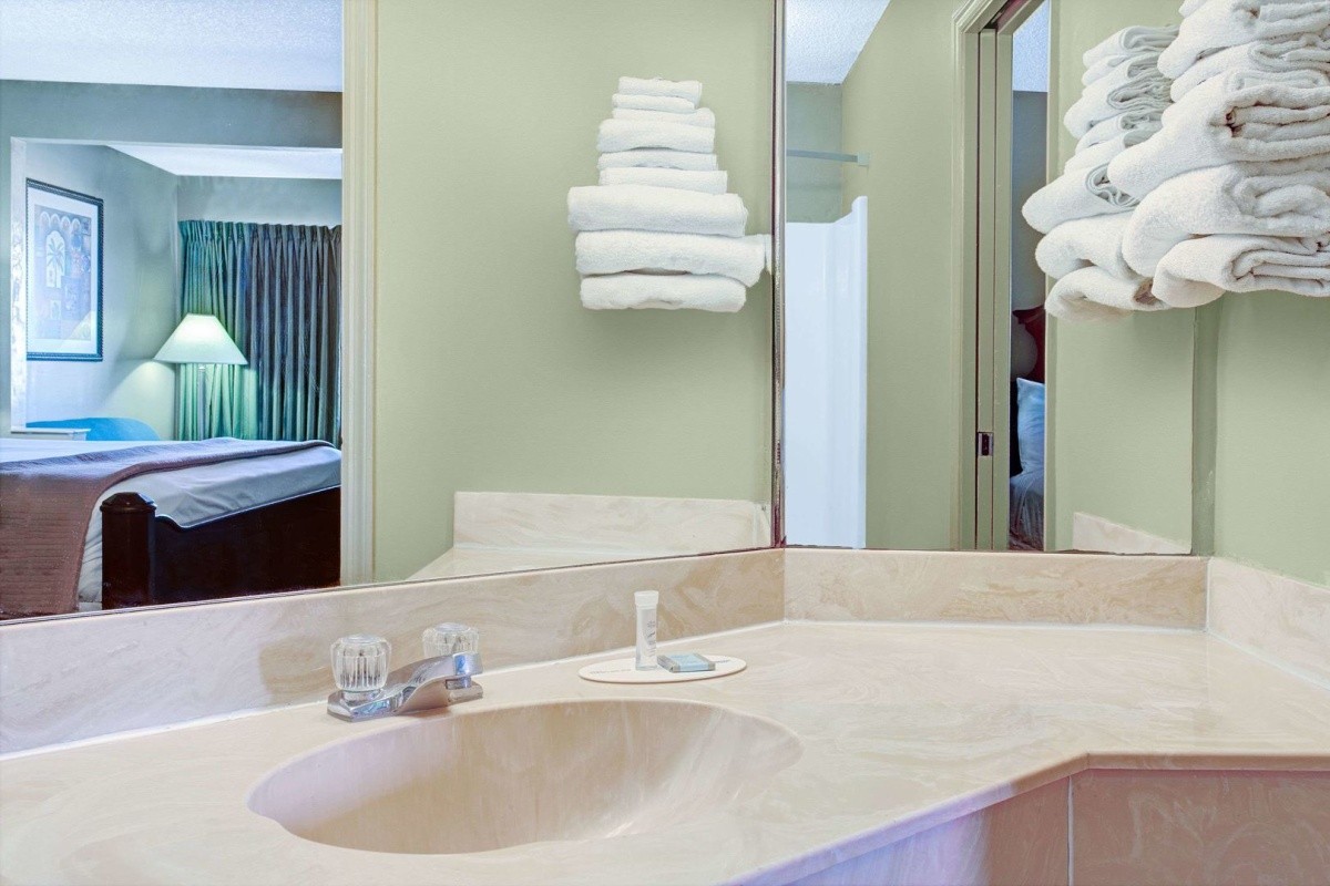 Hotel Travelodge Suites East Gate Orange (Kissimmee), USA Florida Invia