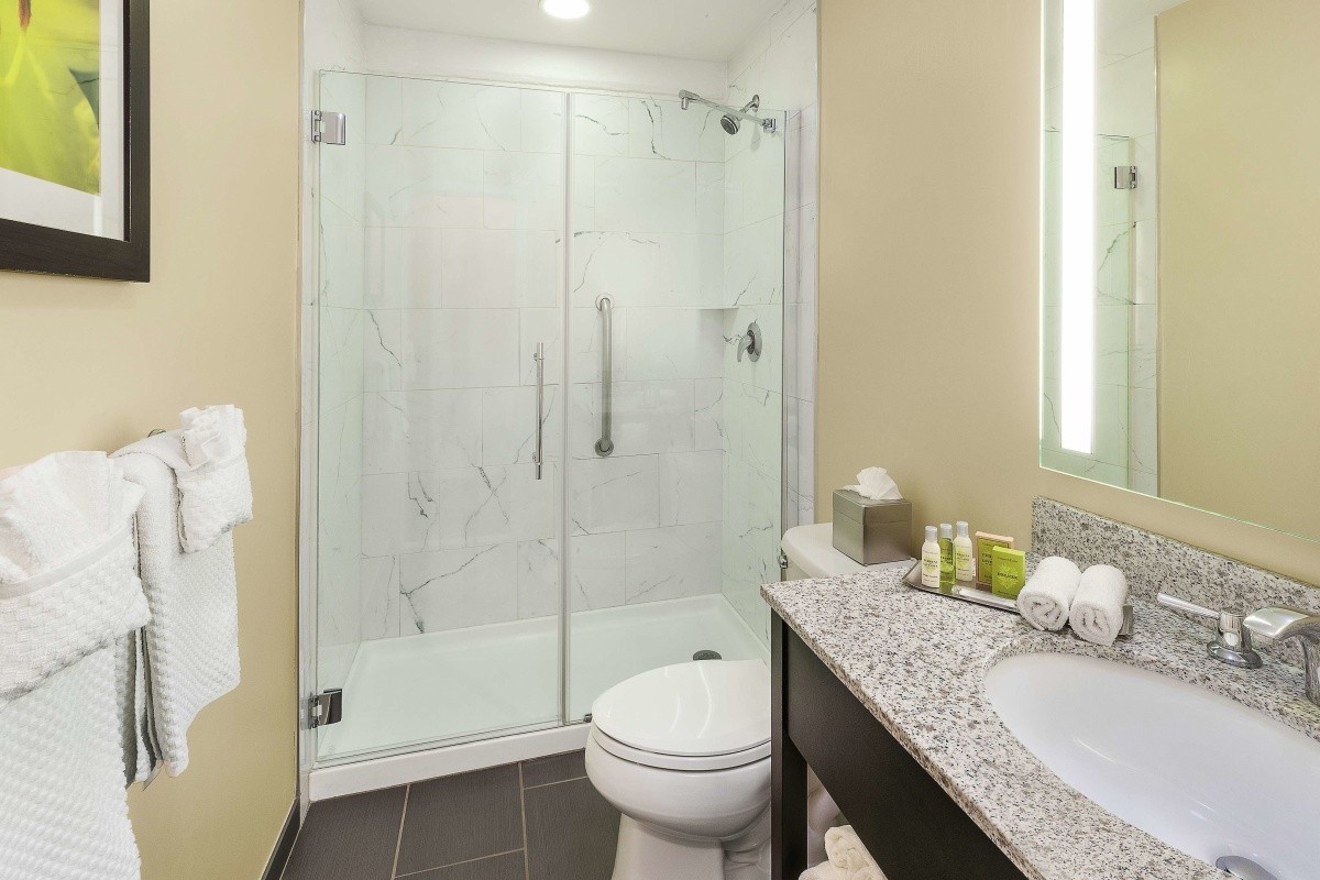 Hotel DoubleTree Cape Cod Hyannis, USA 12 990 Kč Invia