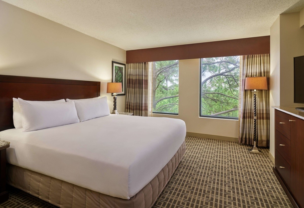 Hotel Doubletree Intercontinental Airport USA Invia   33858306 Doubletree Intercontinental Airport 