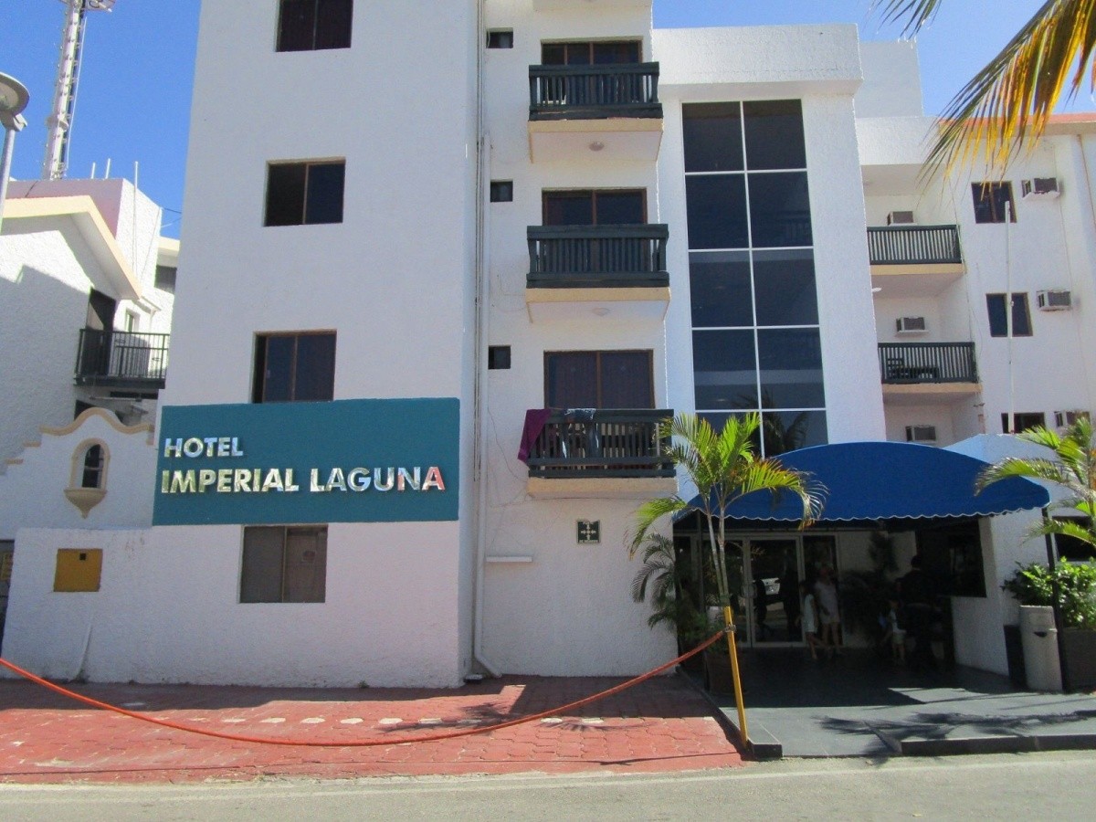 Beach House Imperial Laguna Cancún Hotel 1