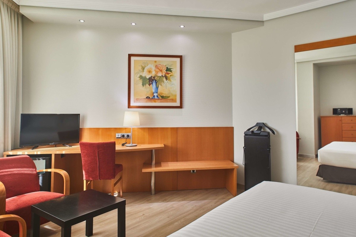 Hotel Silken Luis de Leon, Španělsko 5 140 Kč Invia