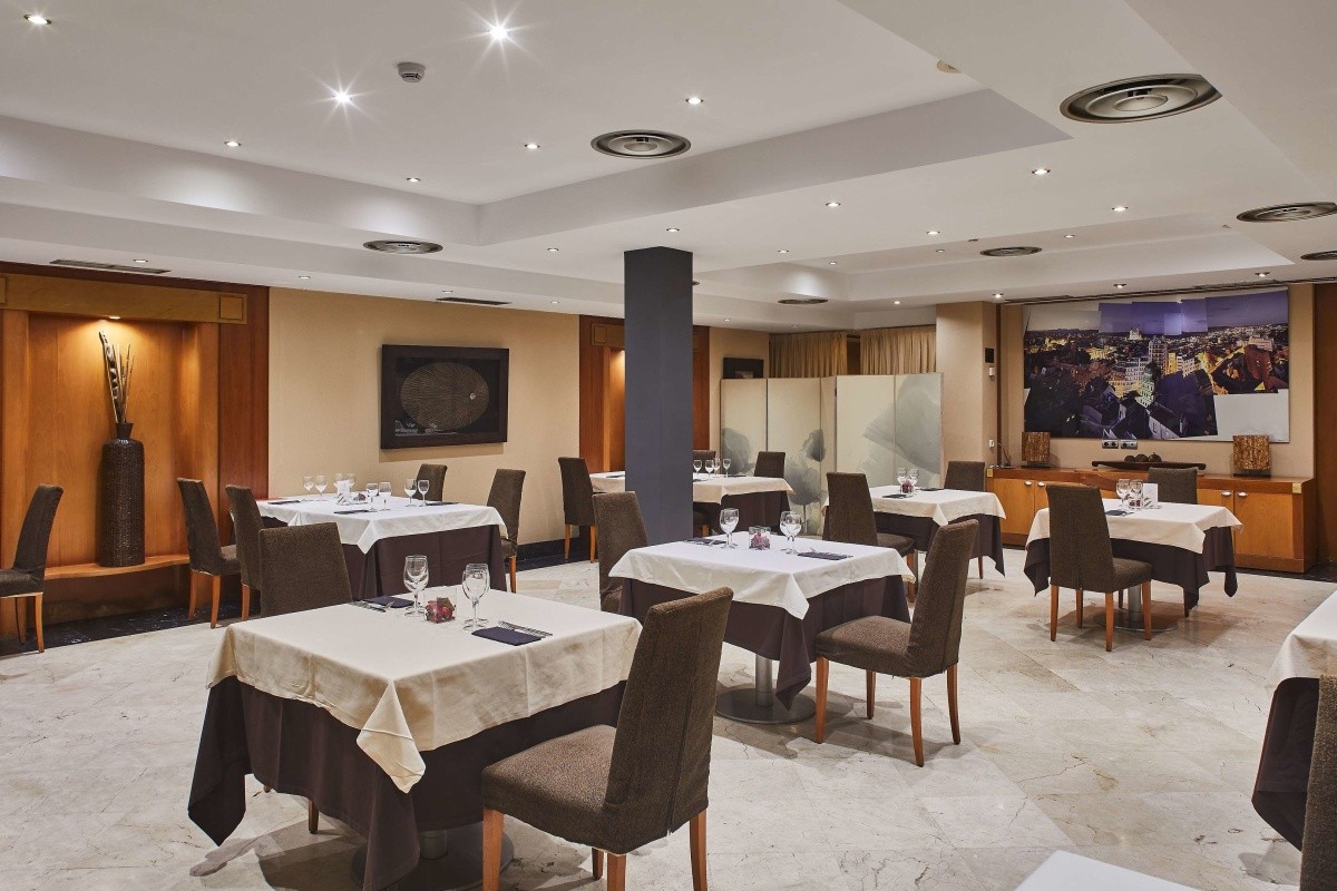 Hotel Silken Luis de Leon, Španělsko 5 140 Kč Invia