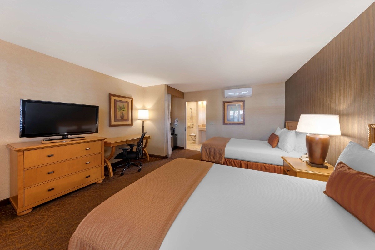 Hotel Best Western Plus Pavilions Anaheim Usa California 1 011 € Invia